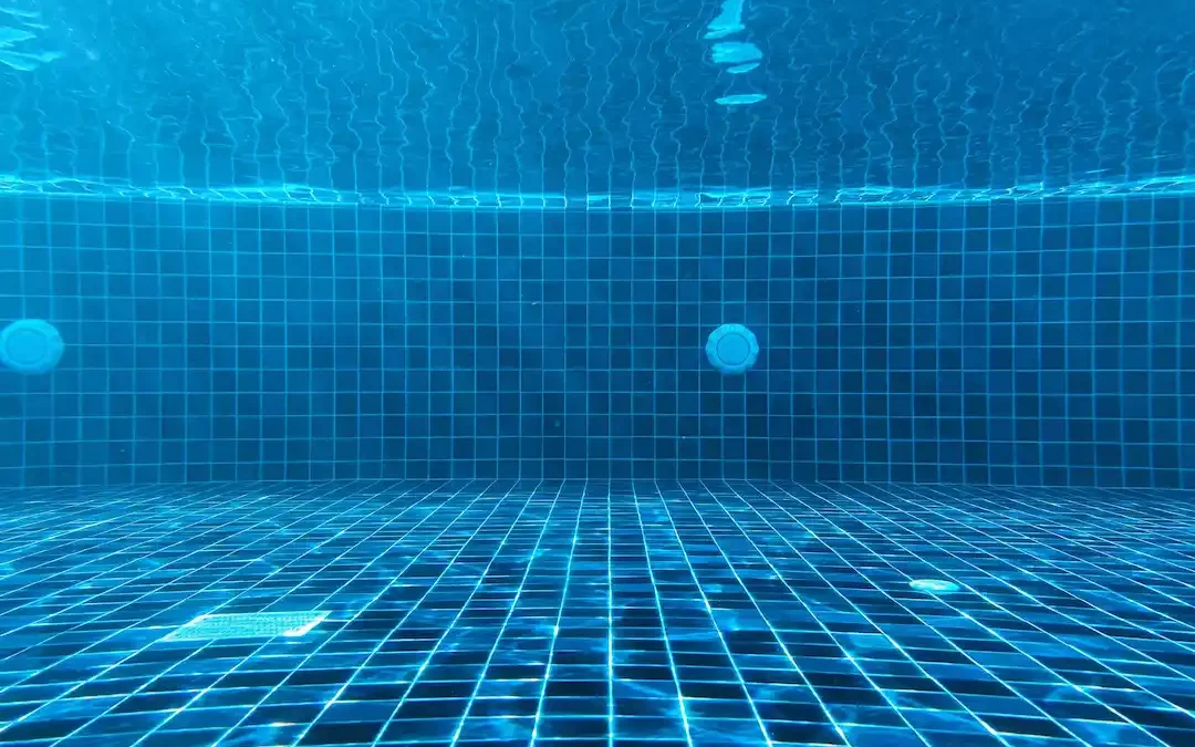 An in-ground fiberglass swimming pool in Raleigh, NC.