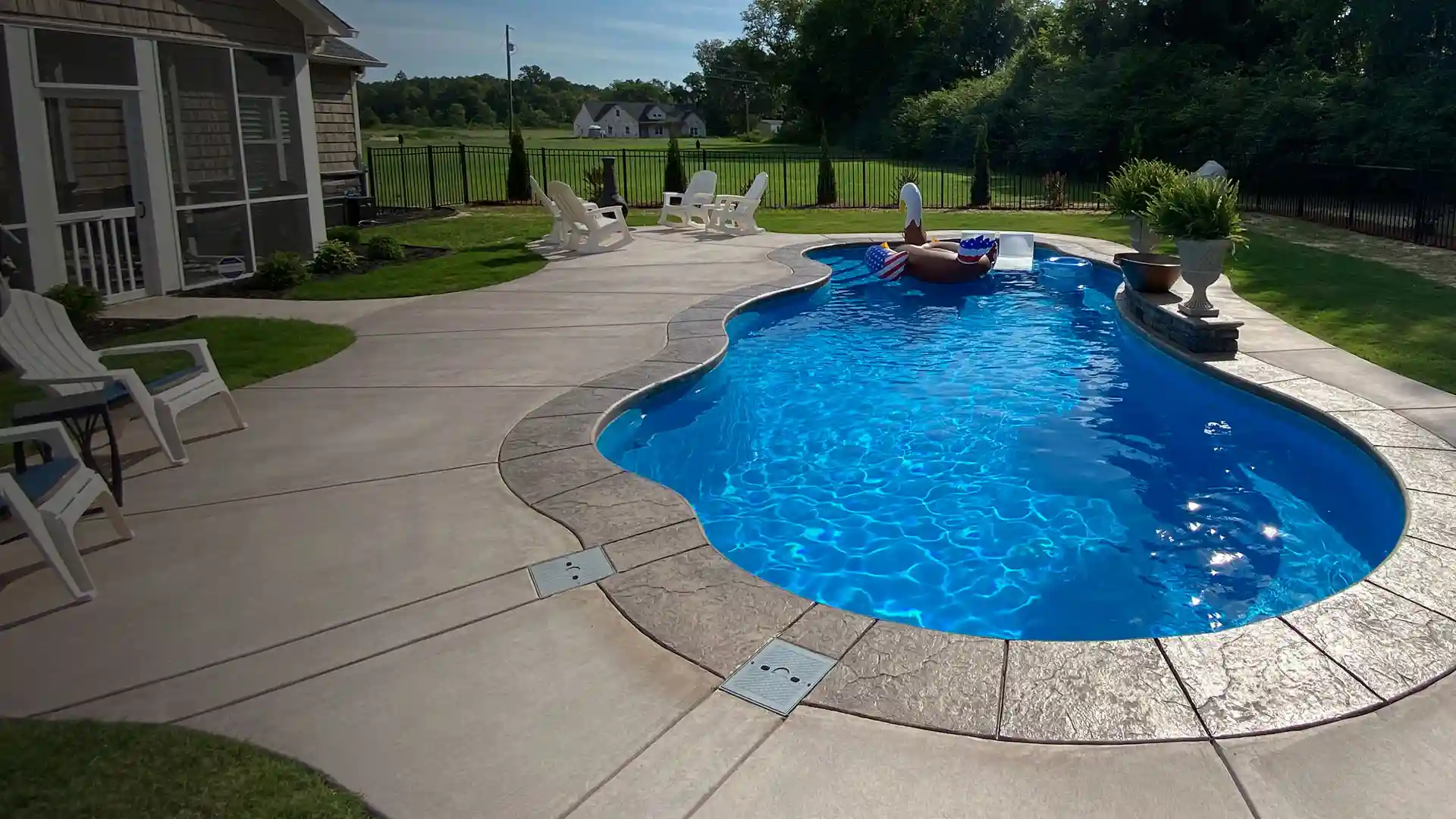 Picture of an inground fiberglass pool installed by pool builders in North Carolina.