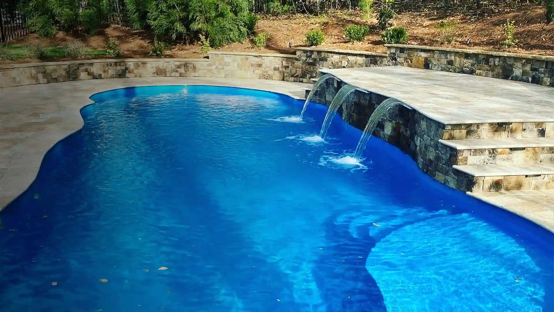 Picture of an inground fiberglass pool installed by pool builders in North Carolina.