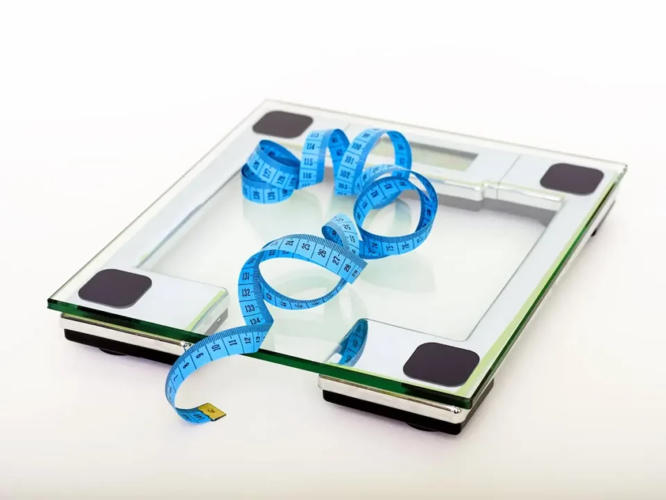 A scale and ribbon tape for the article about swimming for weight loss.
